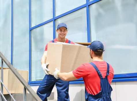 Removal truck suitable for local home moves in Woodside